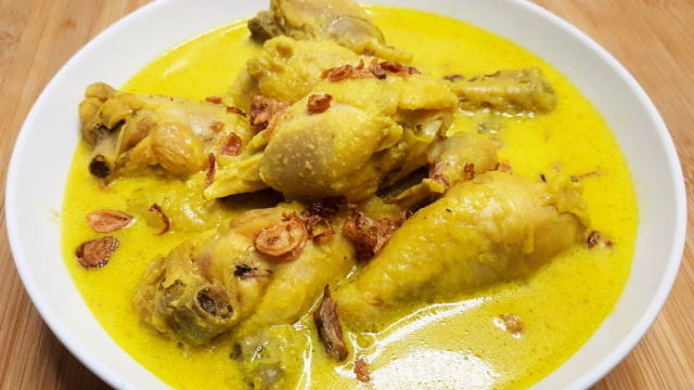 Resep Opor Ayam Rumahan yang Simple tapi Lezat, Cocok untuk Keluarga!